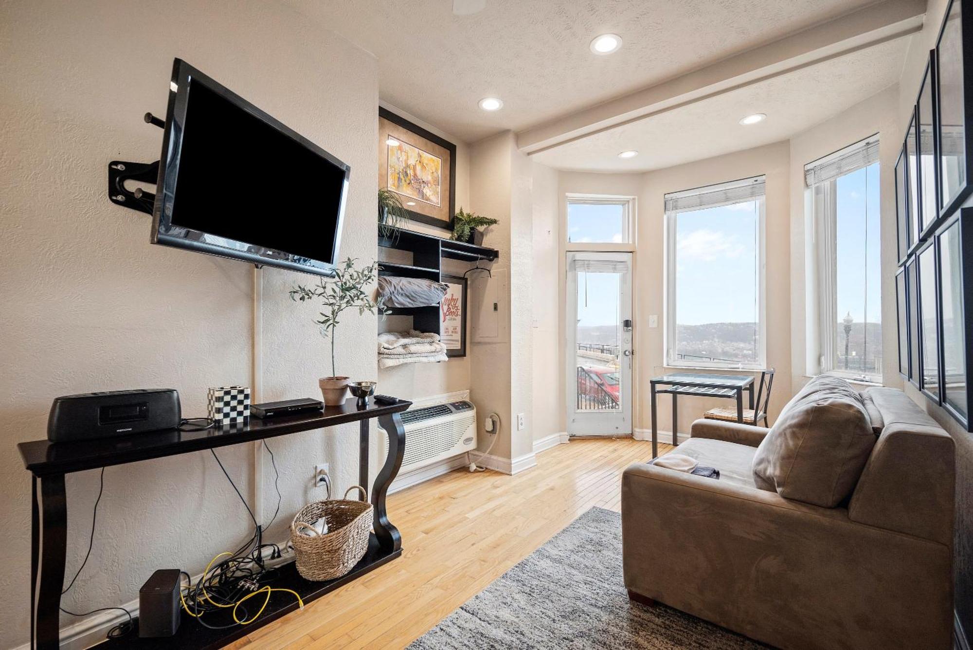 Charming Studio-Panoramic View-Your Pittsburgh Sanctuary Apartment Exterior foto