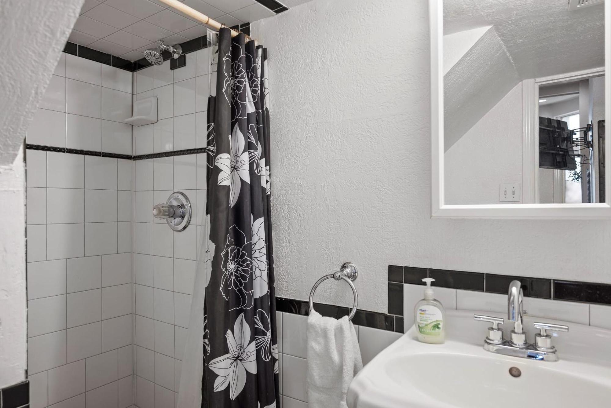 Charming Studio-Panoramic View-Your Pittsburgh Sanctuary Apartment Exterior foto